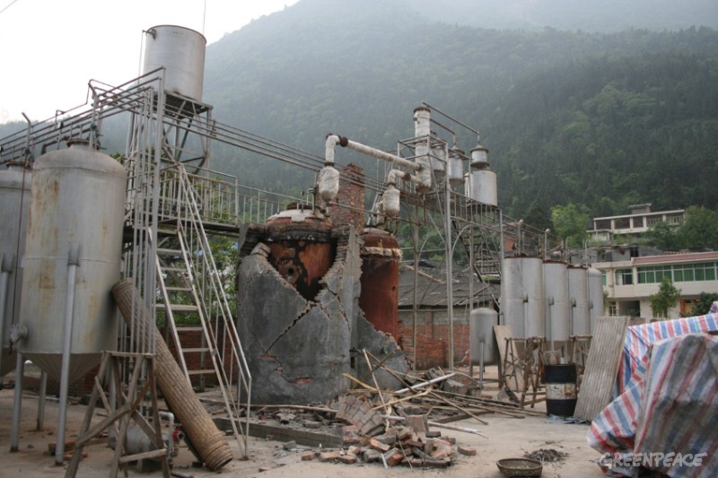 四川汶川地震发生后，绿色和平派出工作人员赶赴灾区，对可能发生的环境灾害进行监测和评估。