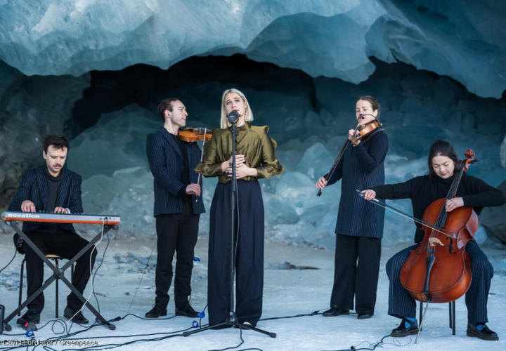 绿色和平与瑞士独立音乐人To Athena 在阿尔卑斯山为冰川歌唱